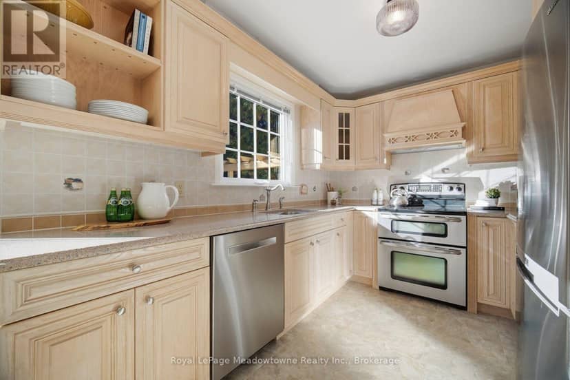 322 Kingsway Place — photo 14 of 40