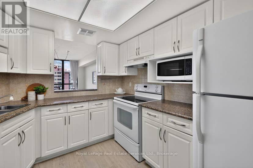 1105 - 1240 Marlborough Court — photo 17 of 40