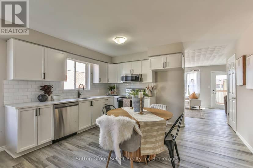 1106 Nellis Street, Woodstock, photo 3