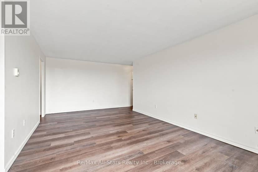 806 - 855 Kennedy Road — photo 15 of 40