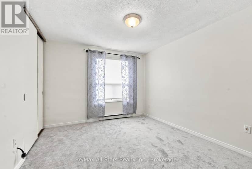 806 - 855 Kennedy Road — photo 27 of 40