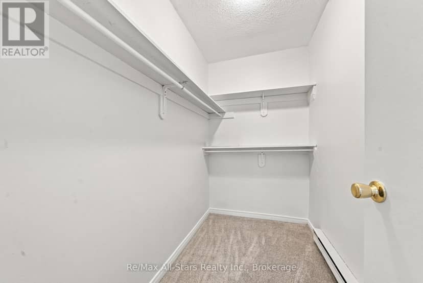 806 - 855 Kennedy Road — photo 31 of 40