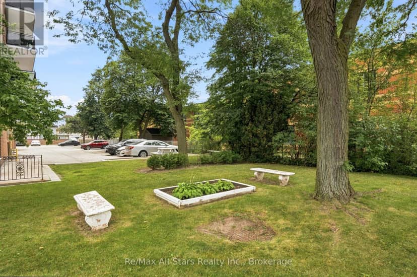 806 - 855 Kennedy Road — photo 38 of 40