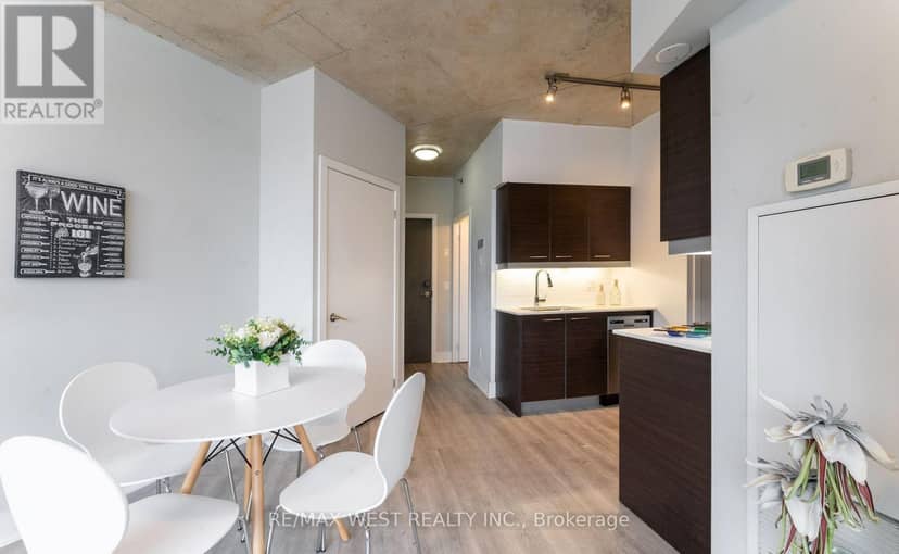 303 - 90 Trinity Street — photo 16 of 35
