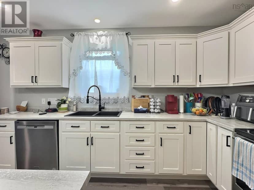 24 Eagleview Drive — photo 3 of 20