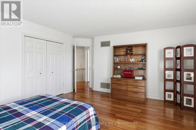1600 Firwood Crescent — photo 22 of 40