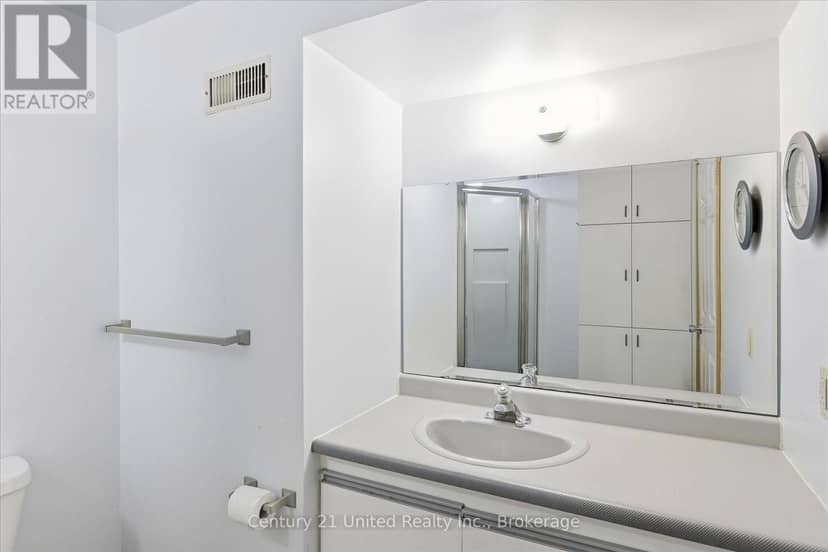 1600 Firwood Crescent — photo 33 of 40