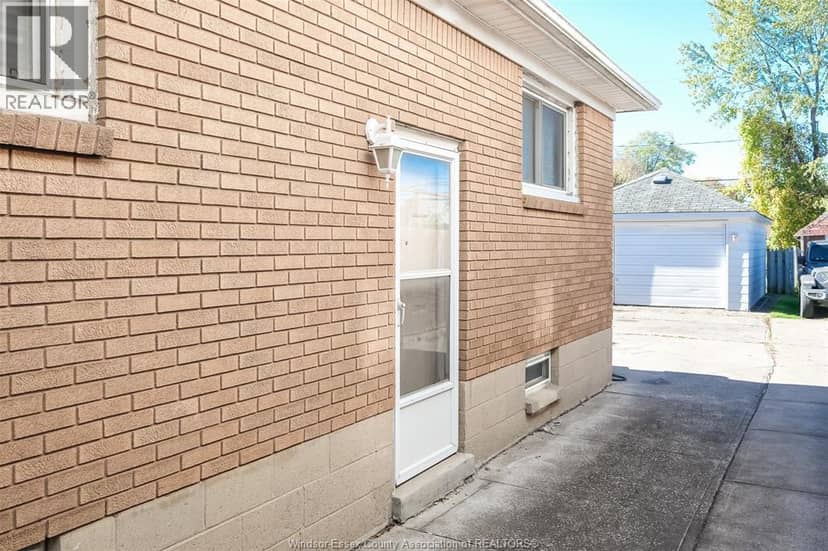 1647 Benjamin, Windsor, photo 3