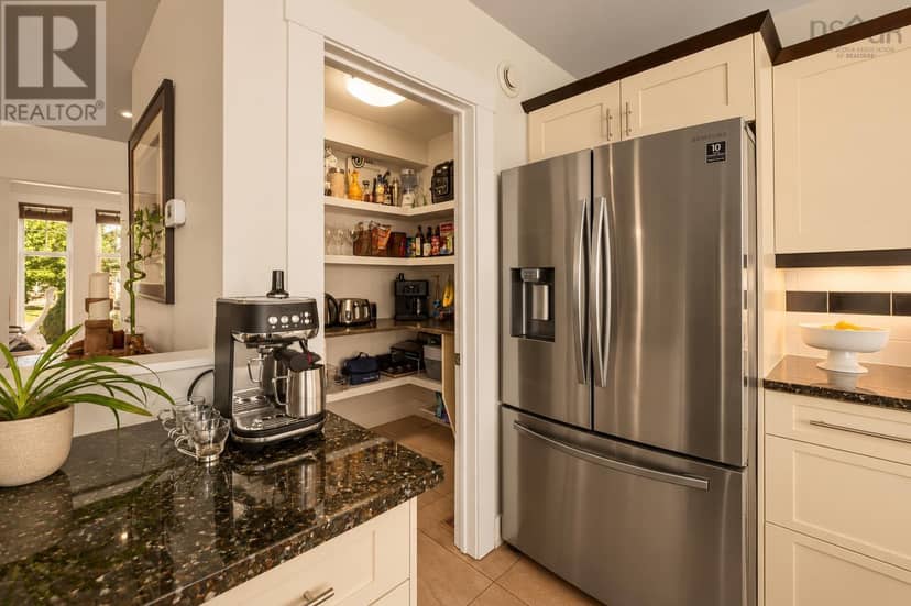 212 Capstone Crescent — photo 13 of 40