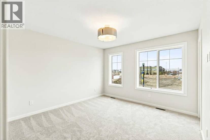163 Lincoln Crescent — photo 9 of 13