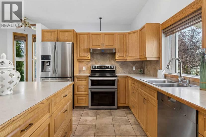 246 Mt Lorette Place SE — photo 12 of 40