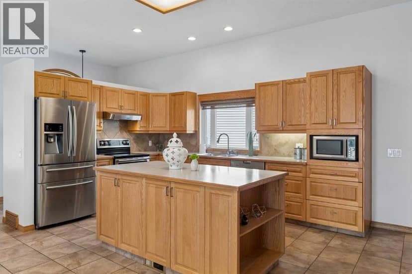 246 Mt Lorette Place SE — photo 11 of 40