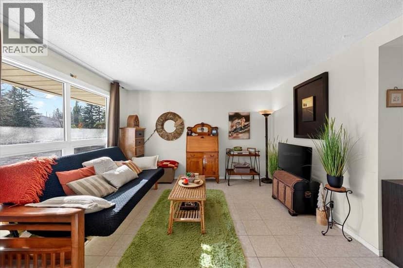 130 Woodmont Terrace SW, Calgary, photo 5