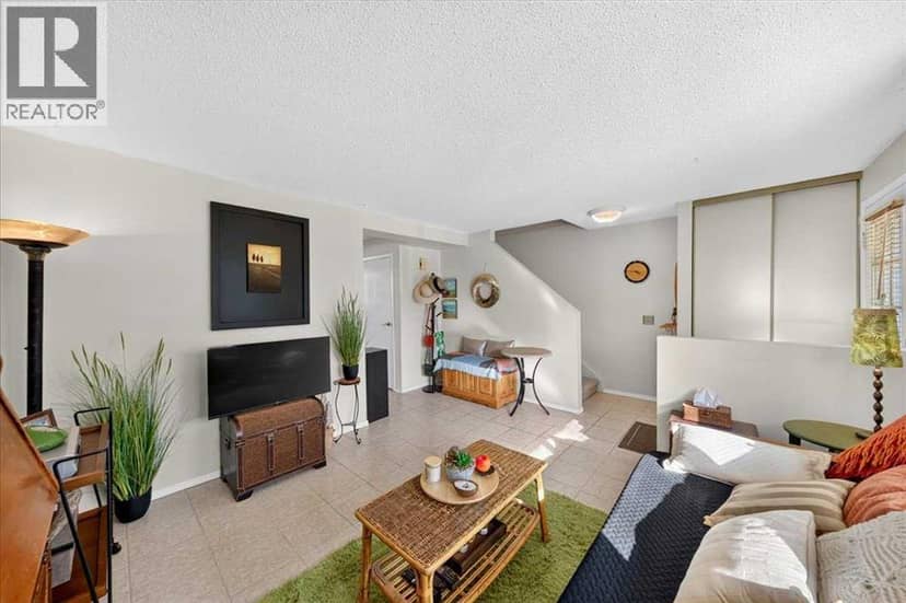 130 Woodmont Terrace SW, Calgary, photo 6