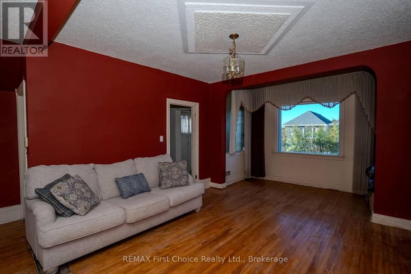1004 Alberta Street — photo 12 of 37