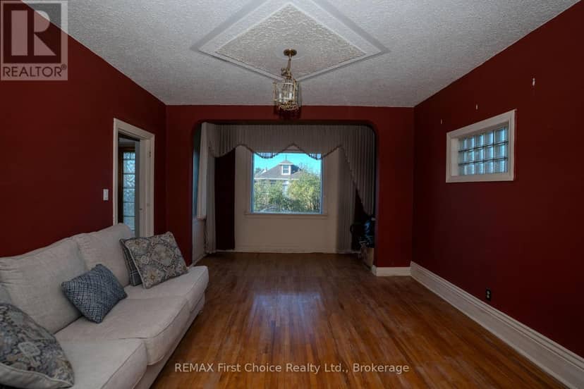 1004 Alberta Street — photo 9 of 37