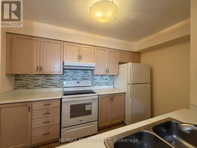 612 - 29 Northern Heights Drive, Richmond Hill, photo 4