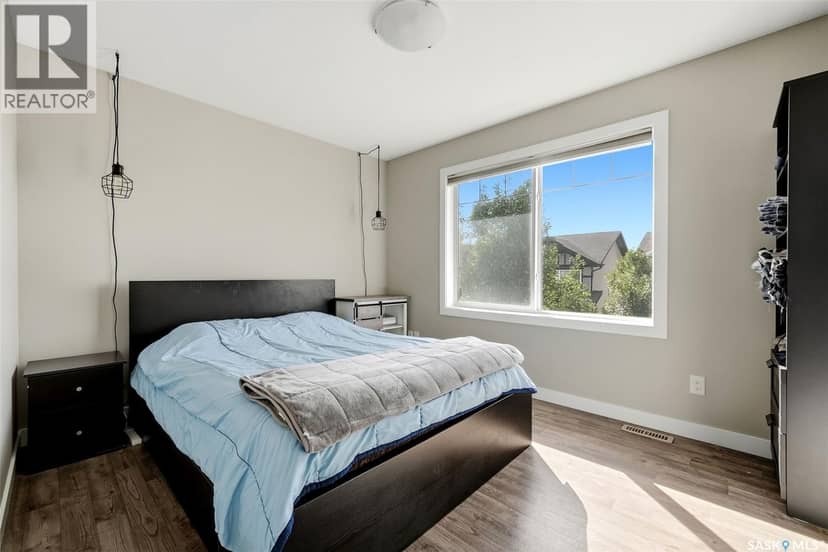 5434 McClelland DRIVE — photo 11 of 24