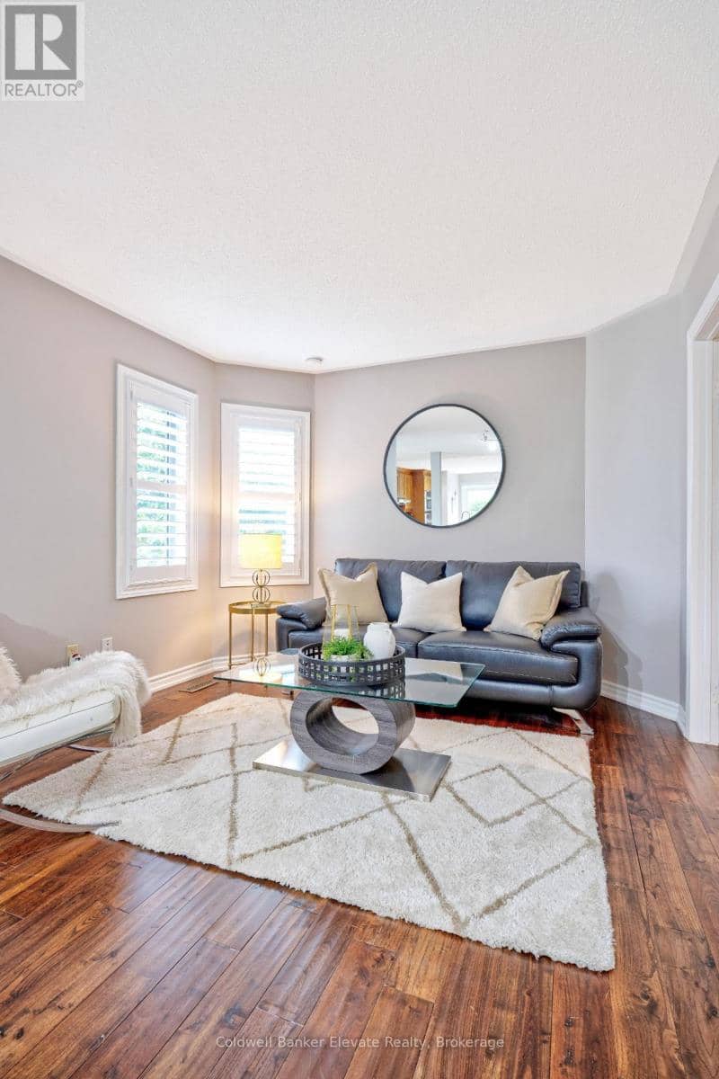 20 Ruddell Crescent — photo 12 of 40