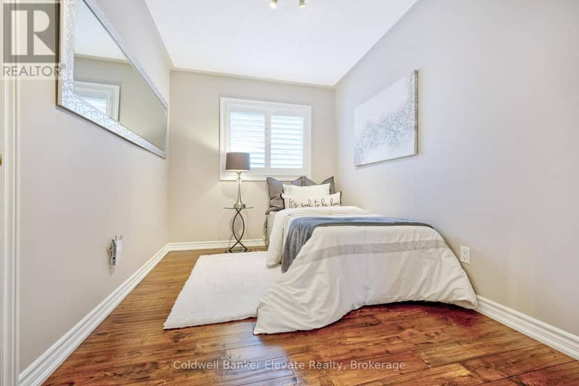 20 Ruddell Crescent — photo 30 of 40