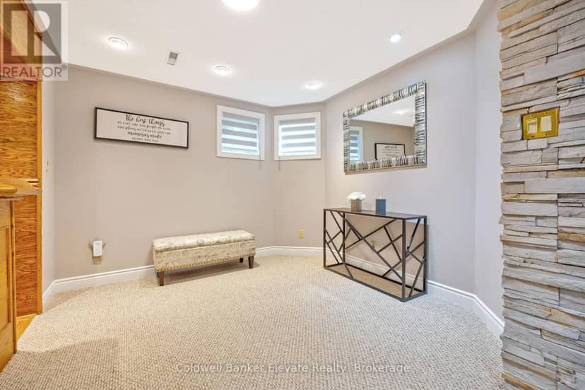 20 Ruddell Crescent — photo 35 of 40