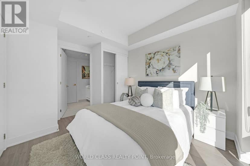 2404 - 8 Cumberland Street — photo 20 of 24