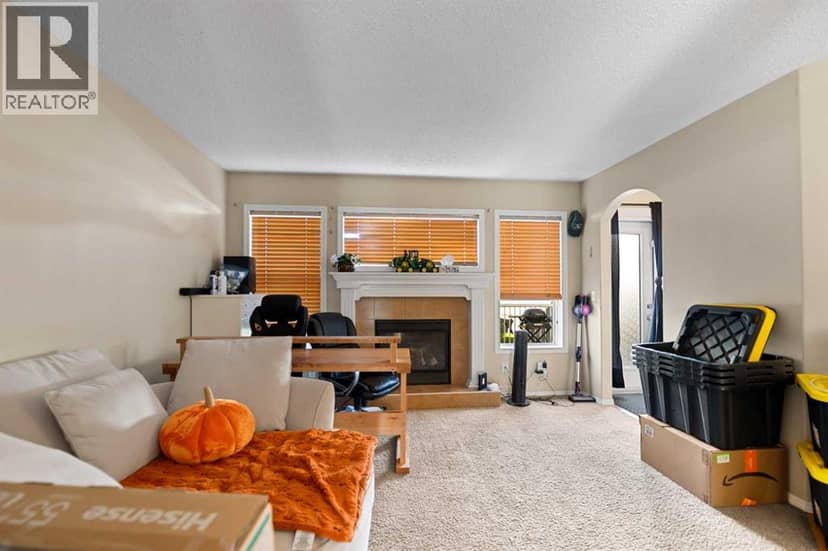 195 Cranberry Close SE — photo 13 of 33