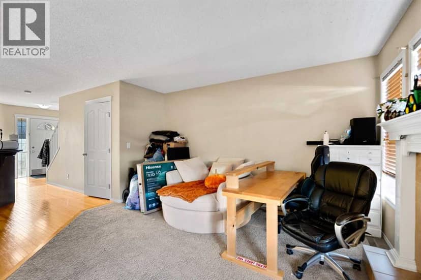 195 Cranberry Close SE — photo 14 of 33