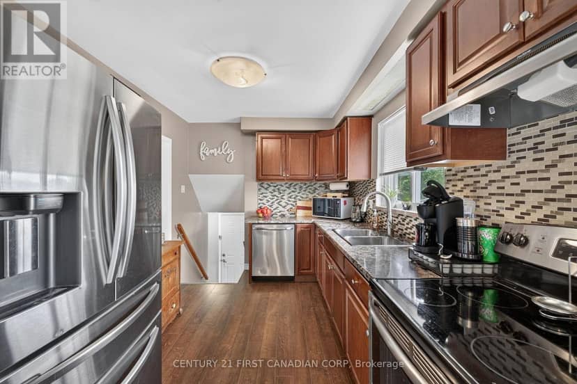 285 Panorama Crescent — photo 15 of 40