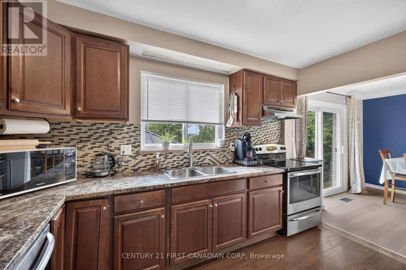 285 Panorama Crescent — photo 17 of 40