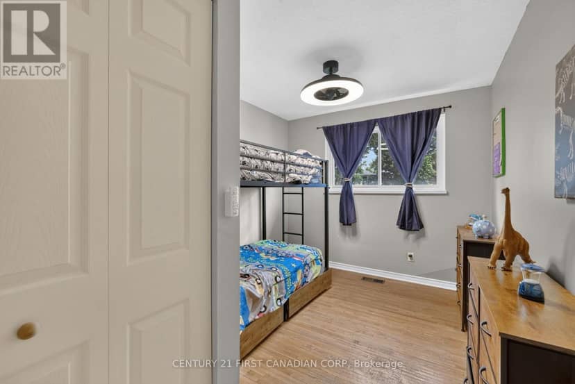 285 Panorama Crescent — photo 23 of 40