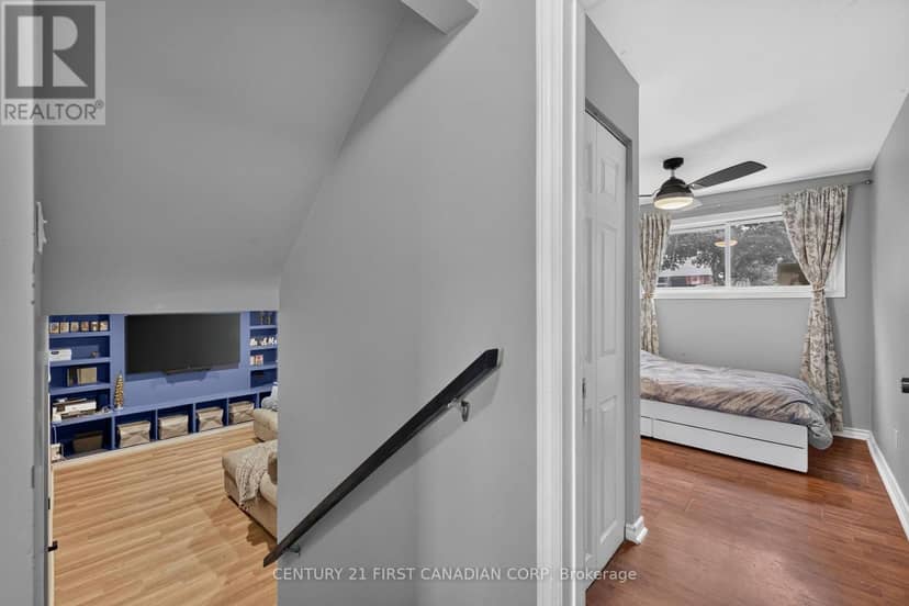 285 Panorama Crescent — photo 36 of 40