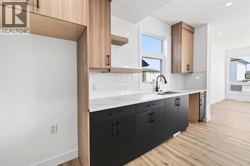 33 Thatcher Avenue — photo 9 of 40