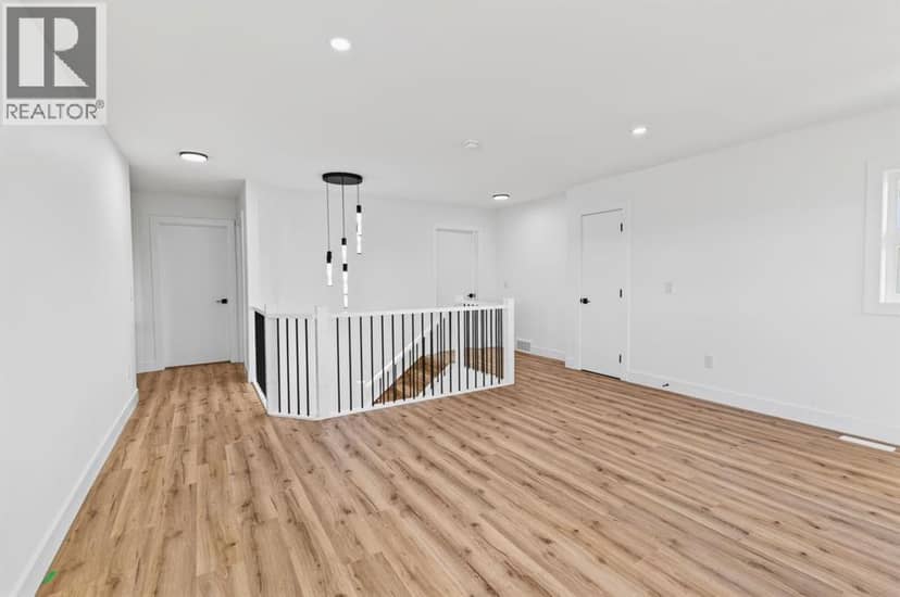 33 Thatcher Avenue — photo 19 of 40