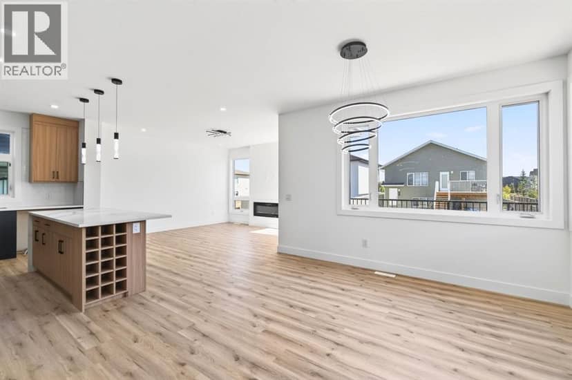33 Thatcher Avenue — photo 11 of 40