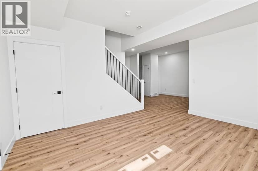 33 Thatcher Avenue — photo 31 of 40