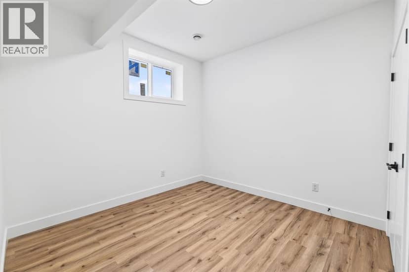 33 Thatcher Avenue — photo 35 of 40