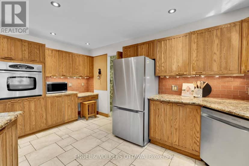 7 Mid Pines Grove — photo 10 of 40
