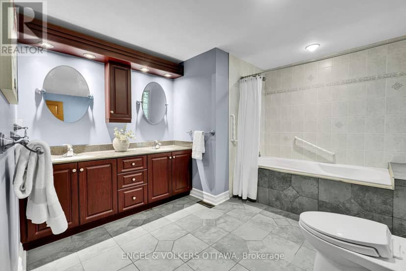 7 Mid Pines Grove — photo 32 of 40