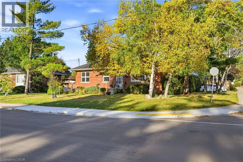 2117 MAPLEWOOD Drive, Burlington, photo 2
