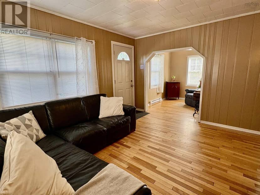 6091 Leeds Street — photo 7 of 34