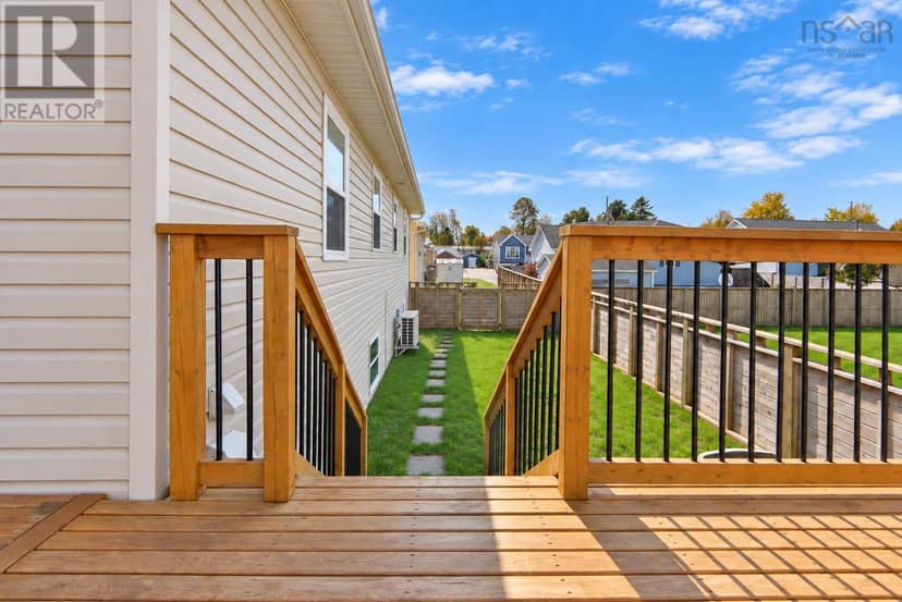 44 Lovat Crescent — photo 9 of 40