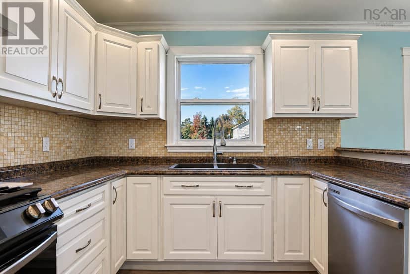 44 Lovat Crescent — photo 19 of 40