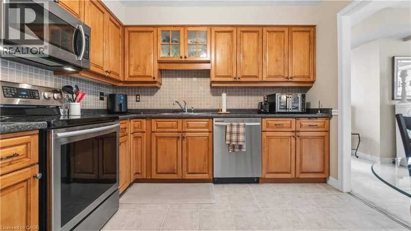 8 VILLAGE GREEN Boulevard Unit# 510 — photo 10 of 29