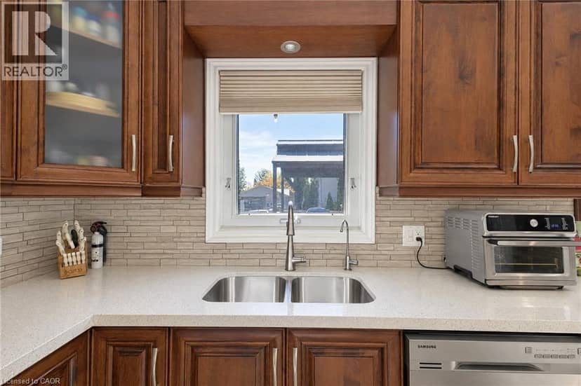 93 WELLANDVALE Drive — photo 14 of 40