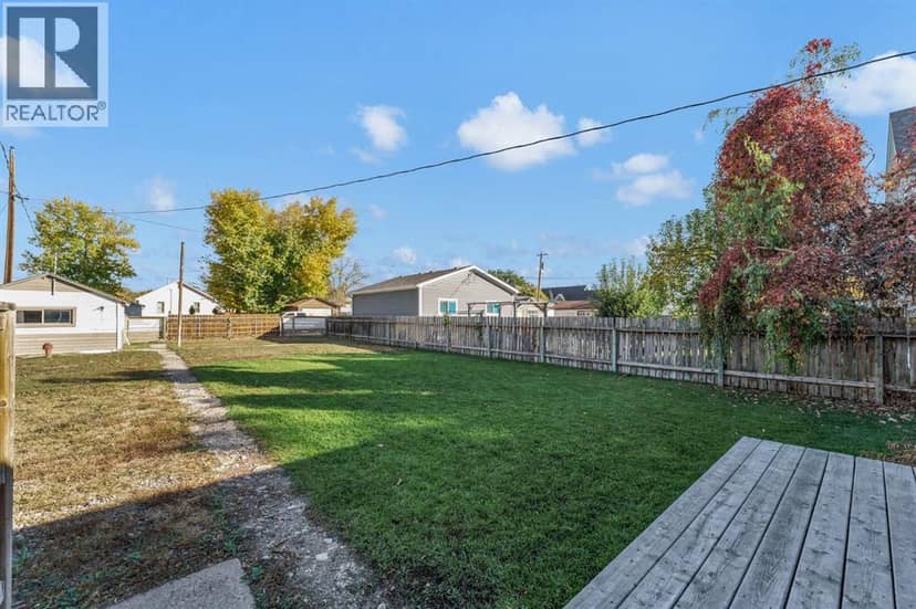922 4 Street SE — photo 25 of 33