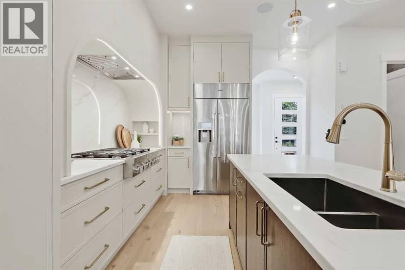 1007 18 Avenue NW — photo 11 of 40