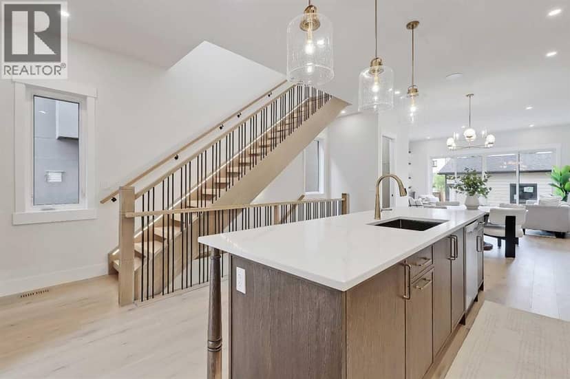 1007 18 Avenue NW — photo 10 of 40