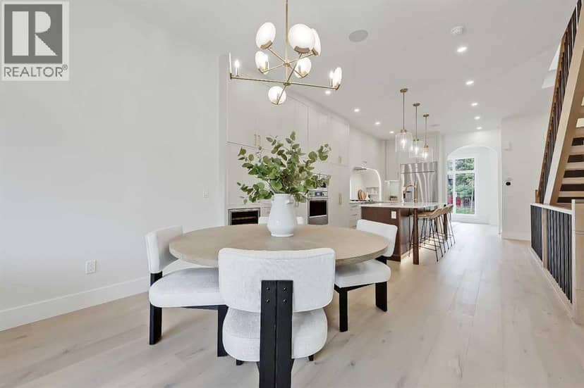 1007 18 Avenue NW — photo 15 of 40