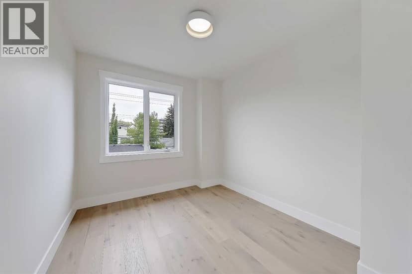 1007 18 Avenue NW — photo 37 of 40